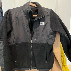 North face fleece. Black, needs a decent cleaning has pills